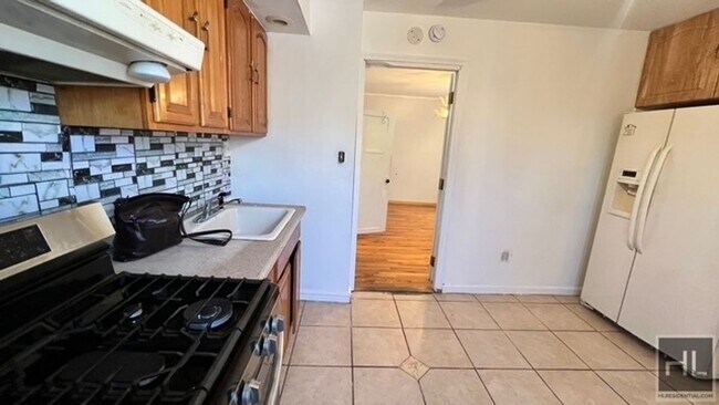 Foto del edificio - 687 E 46th St