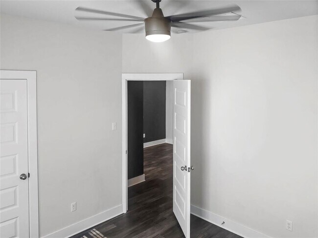 Building Photo - 551 Tanda Ln