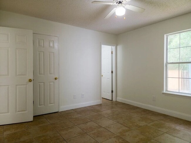 Foto del edificio - 2708 Oak Park Ct