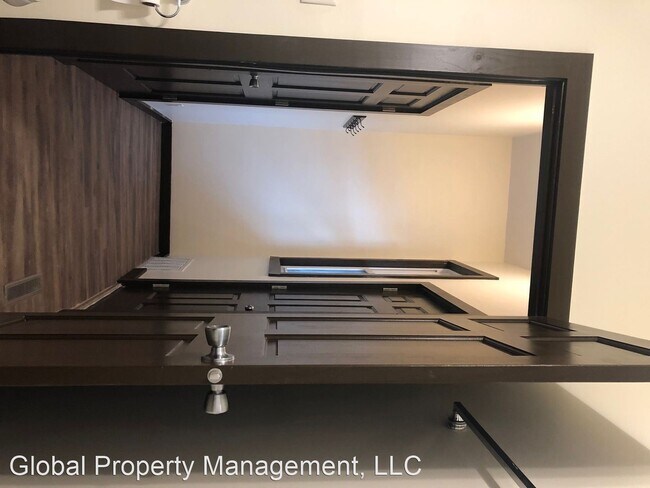 Building Photo - 1 br, 1 bath Apartment - 6313 27th Ave