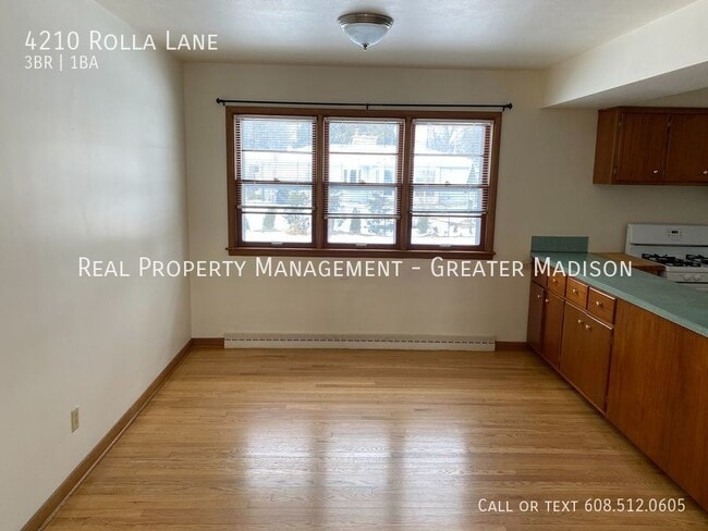 Building Photo - Spacious 3 bedroom Ranch Style Home with s...