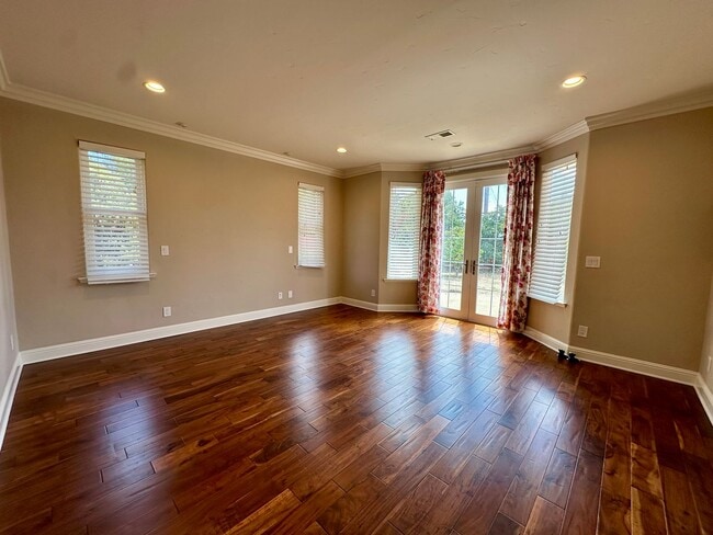 Building Photo - 565 Eden Ct