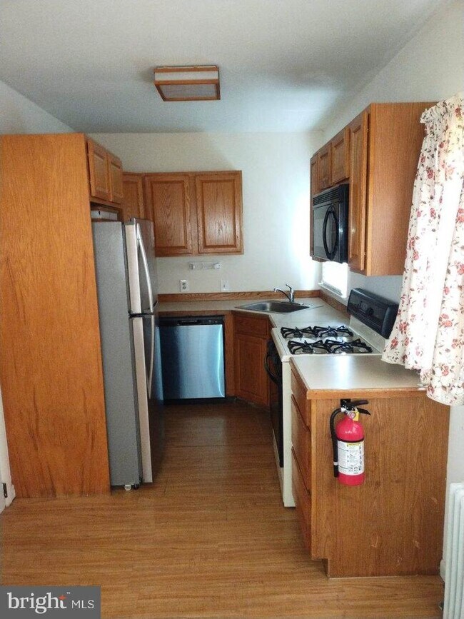 Building Photo - 1917 W High St