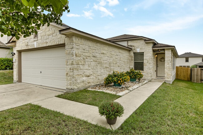 Building Photo - 2322 Kuykendall Dr