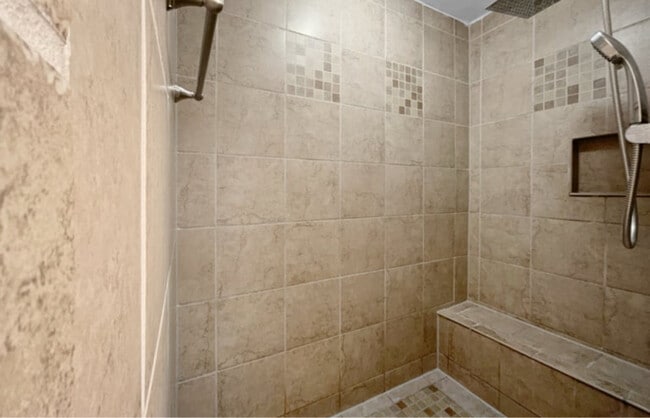 Building Photo - 491 Westview Dr
