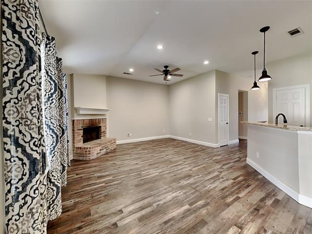 Building Photo - 221 Lake Texoma Dr