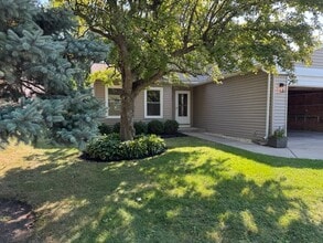 Building Photo - 237 Lakeside Dr