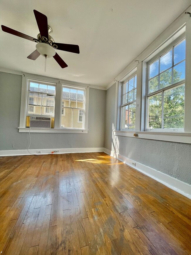 Foto del edificio - 2bd/1ba Conveniently Next to Loyola and Tu...