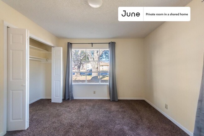 Foto del edificio - Room in Shared 4 bed/3 bath home