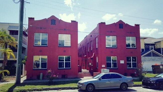 Building Photo - 111 S Newport Ave