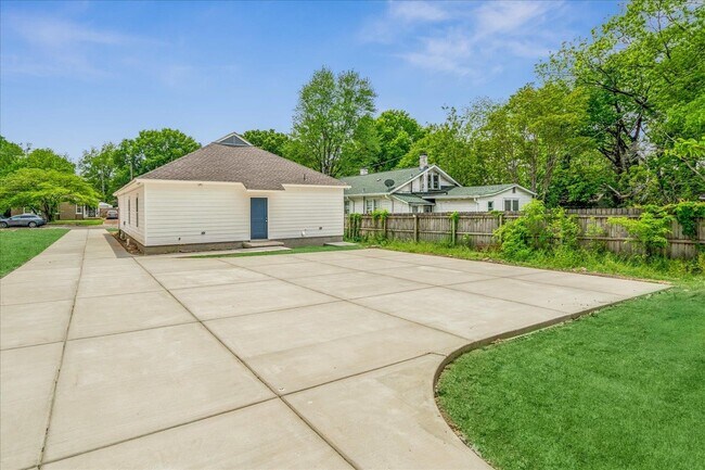 Foto del edificio - 3556 Carnes Ave