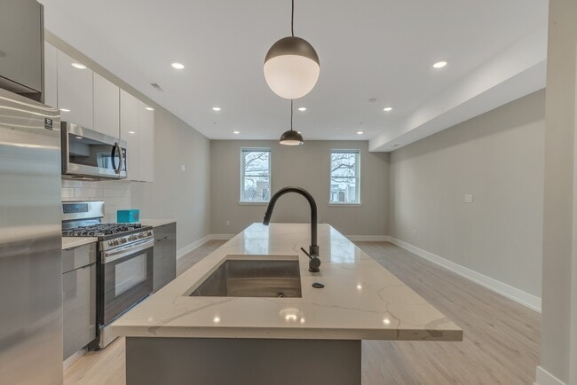 Building Photo - 937 N 29th St