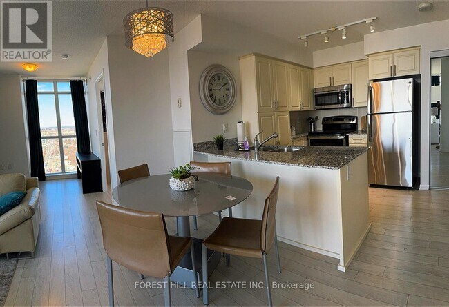 Photo du bâtiment - 830-2830 Lawrence Ave W