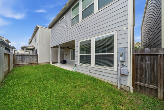 Building Photo - 10009 Granary Dr