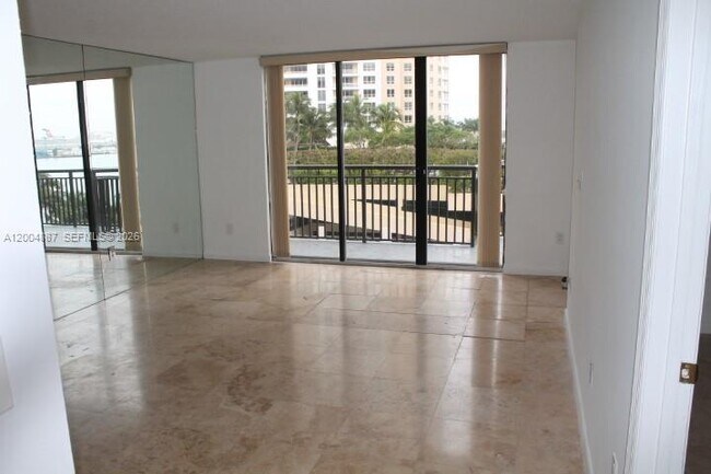 Building Photo - 540 Brickell Key Dr