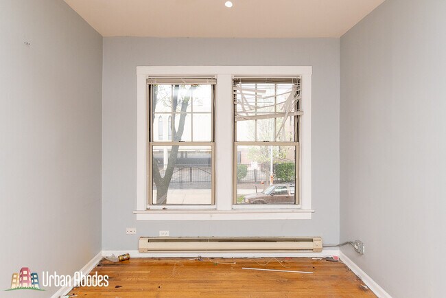 Building Photo - 3261 W Wrightwood Ave
