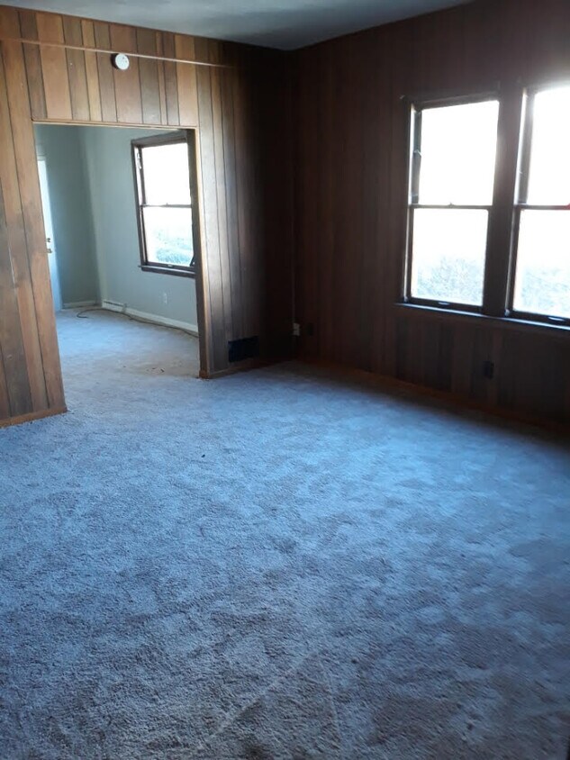 Living Room / Dining Room - 202 New Alexandria Rd