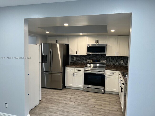 Foto del edificio - 3064 Riverside Dr