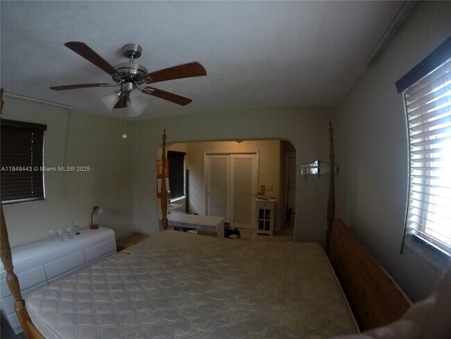 Foto del edificio - 1698 NE 182nd St