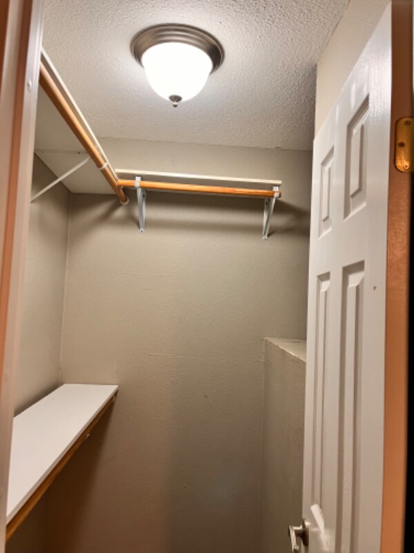 Foto del edificio - 4762 Greenholme Dr