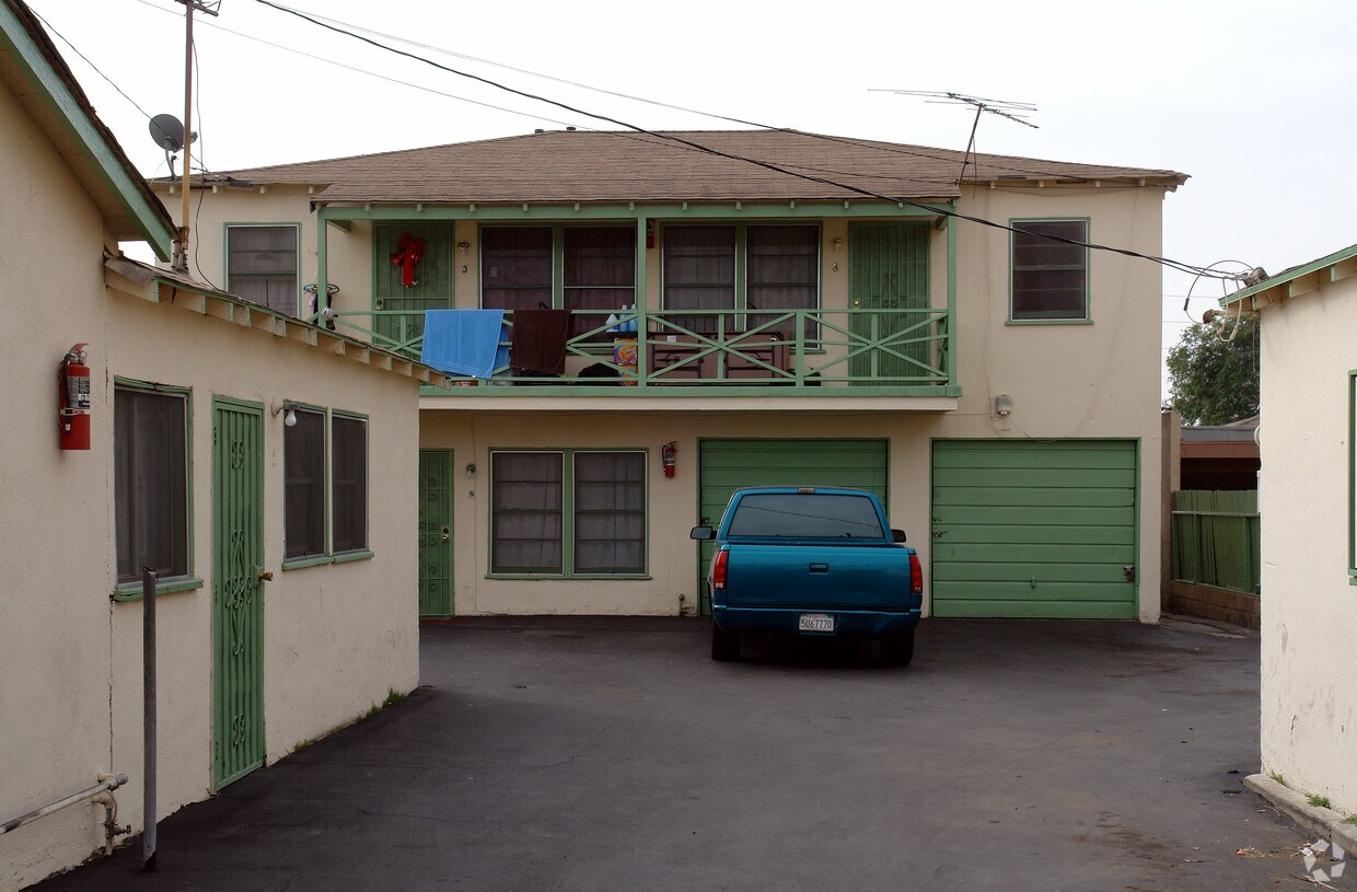 Building Photo - 328 Stepney St