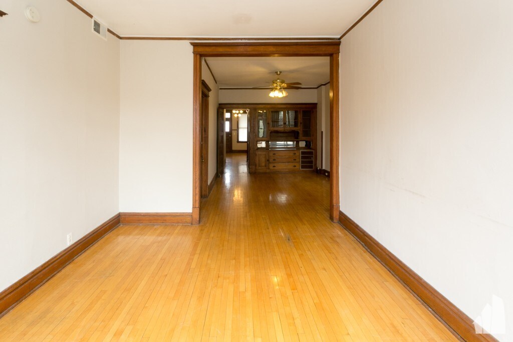 Foto principal - 2523 N California Ave