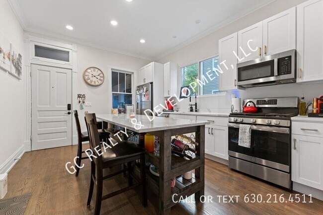 Foto del edificio - 1649 N Richmond St