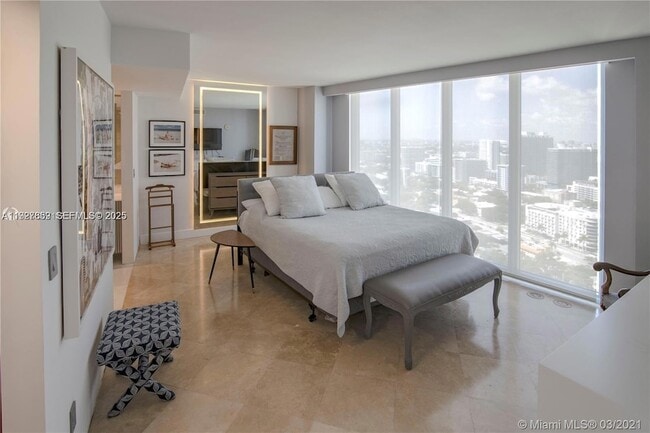 Foto del edificio - 601 NE 36th St