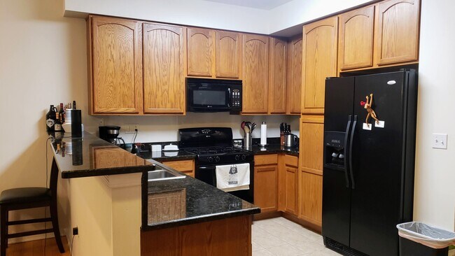 Foto del edificio - 1204 Walnut Glen Dr