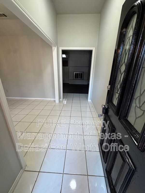 Foto del edificio - 7313 Century Dr