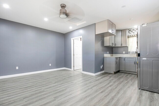 Foto del edificio - 10432 Langdon Ave