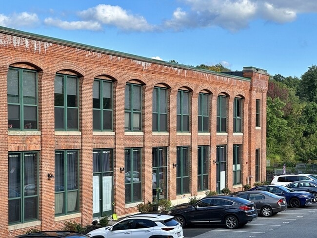 Building Photo - 1665 Main St