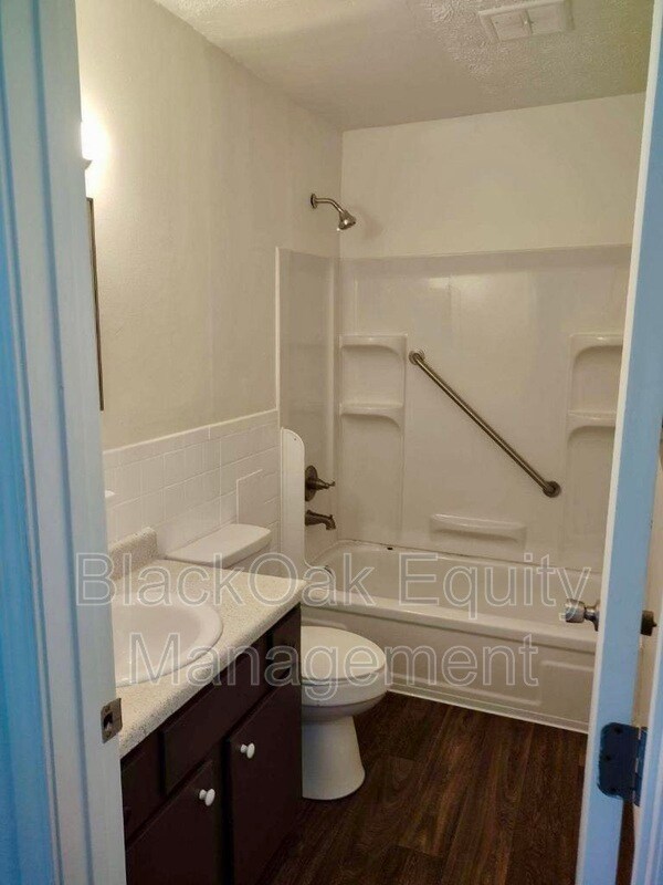 Foto del edificio - 745 Perryville St