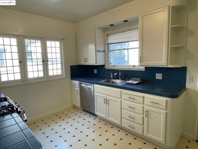 Building Photo - 741 Haddon Pl