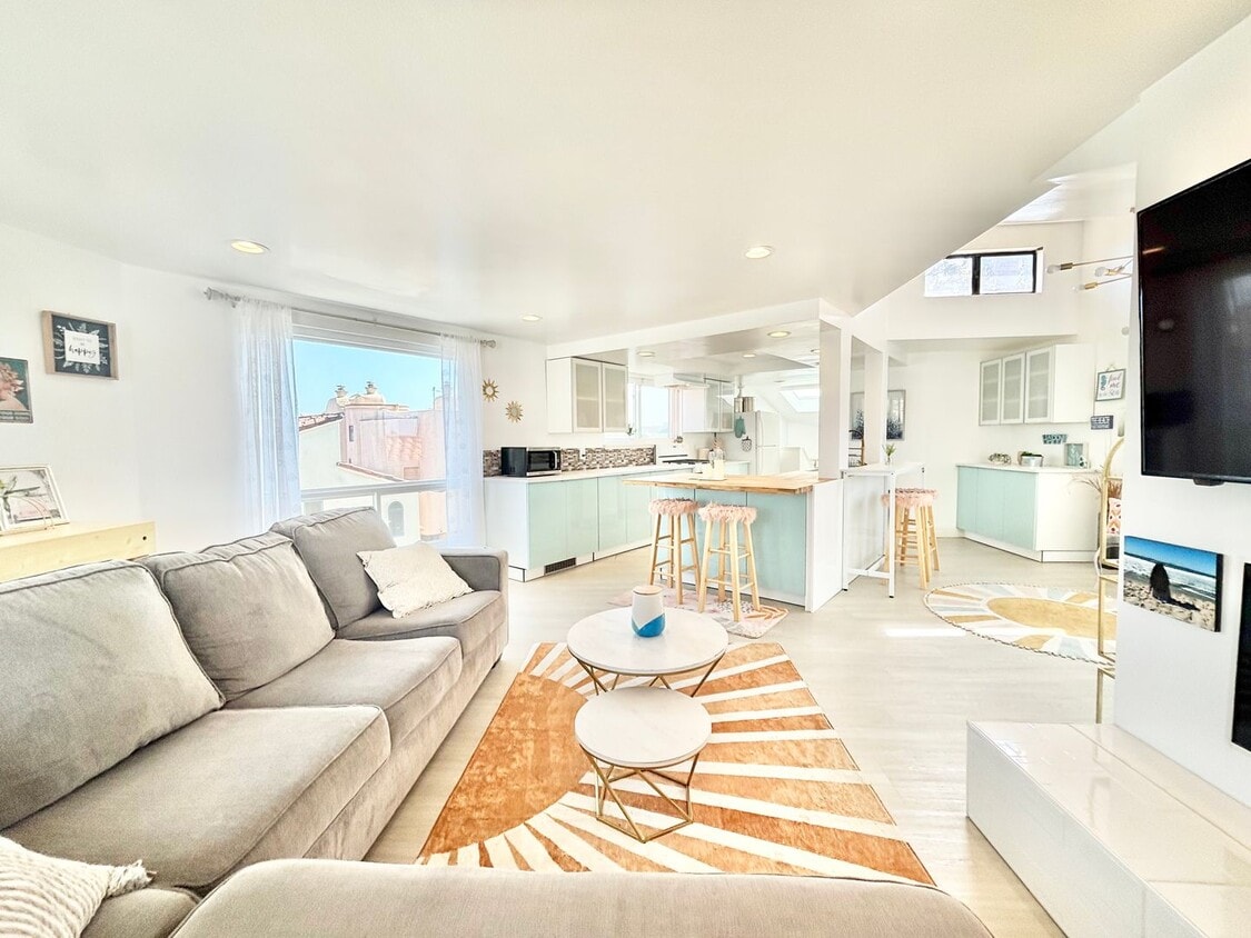 Primary Photo - Oxnard / Silver Strand Beach / 2 bedroom 1...