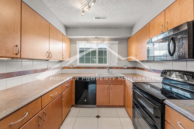Foto del edificio - Fantastic Townhome with 1-Car Attached Garage, and Central AC!