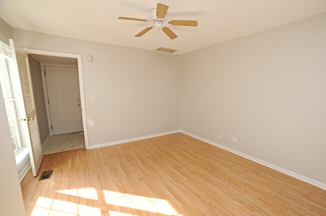 Building Photo - 10 Whitman Dr