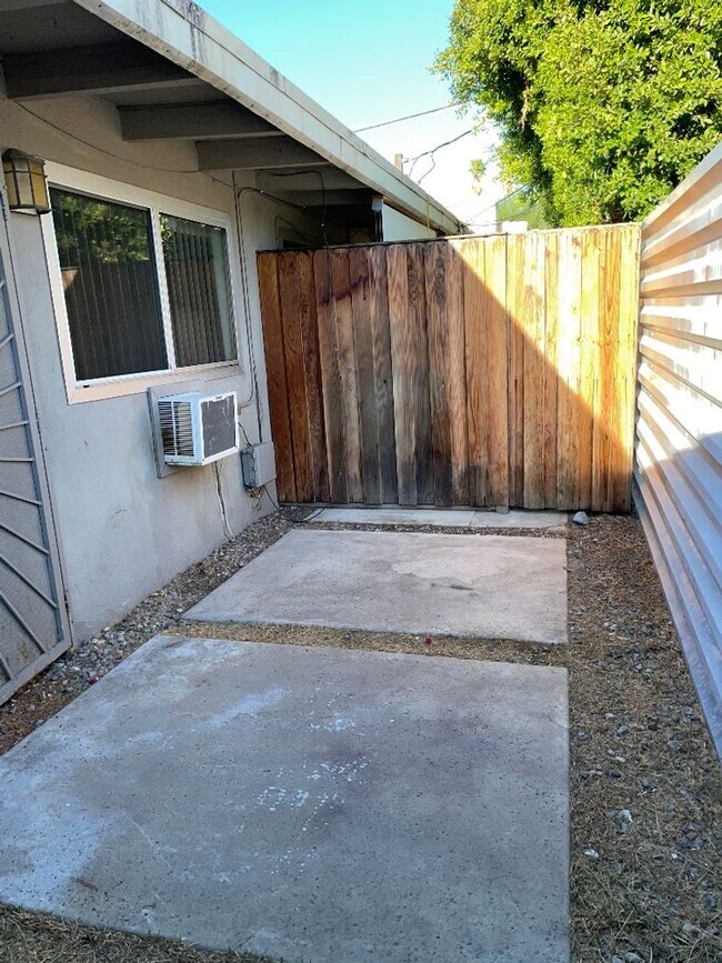 Building Photo - 540 S Mountain View Dr
