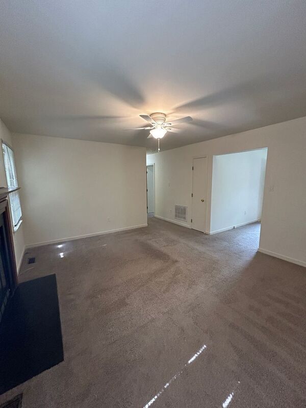Foto del edificio - 12405 Locustgrove Rd