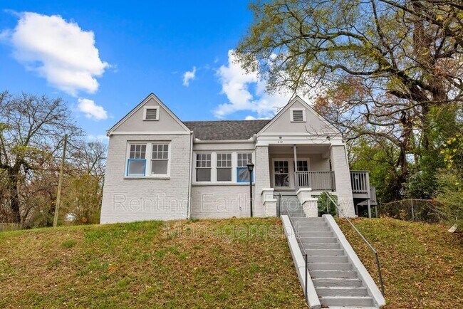 Building Photo - 612 12th St W