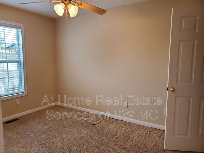 Building Photo - 308 Excalibur Ct