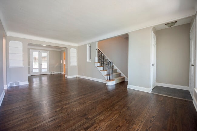 Building Photo - 5976 Hodgman Dr