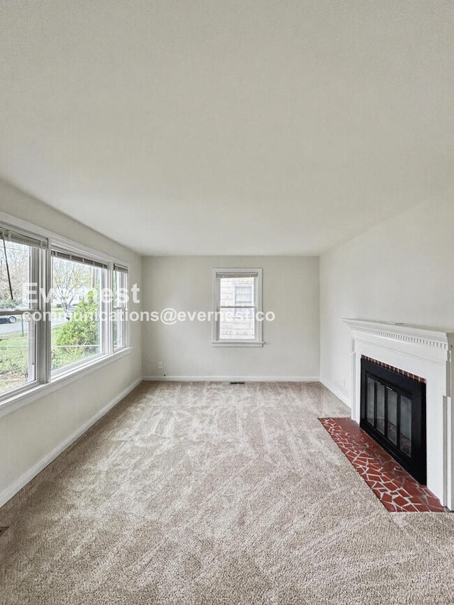 Foto del edificio - 3 Bed/1 Bath Home with Off-Street Parking / Pet-Friendly / Available Now!