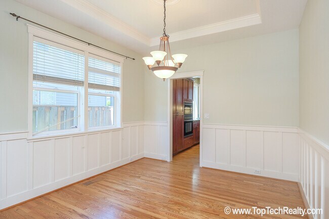 Foto del edificio - Beautiful 4 BD | 2.5 BA + Bonus Room | A/C | Amazing Backyard | Great Location