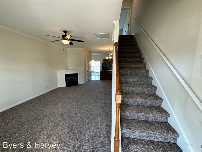 Building Photo - 2 br, 2.5 bath House - 87 John Sevier Ave