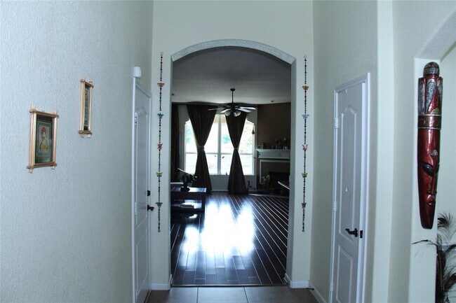 Building Photo - 326 Trillium Dr