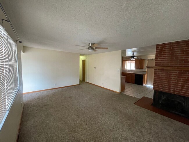Building Photo - SW Location- Hardwood Floors