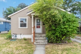Building Photo - 908 E Longfellow Ave
