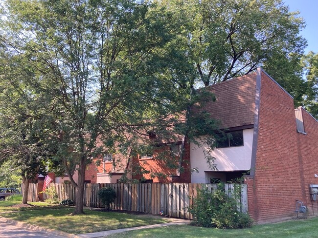 Building Photo - 96 Lancelot Ln