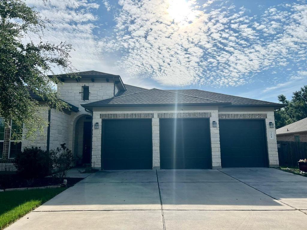 Foto principal - 204 Parkwest Dr